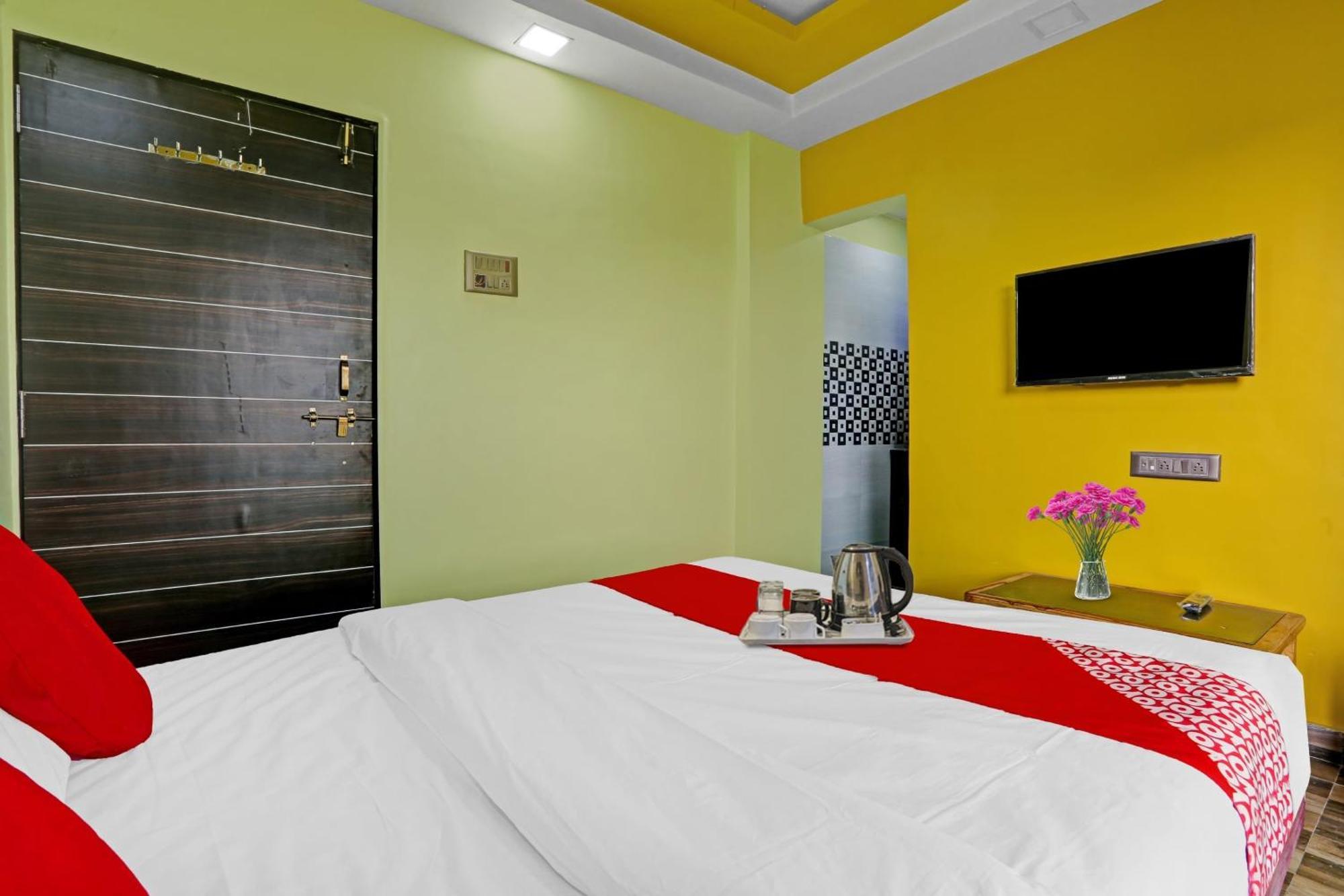 Hotel O Om Sai Residency Lodging And Boarding Taloje Budrukh Kültér fotó