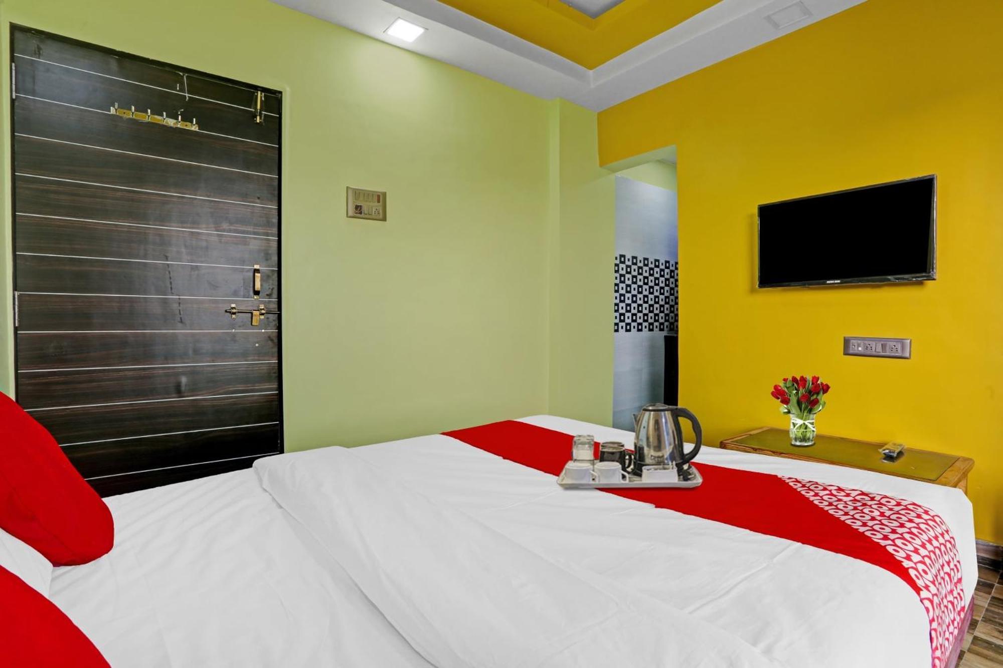 Hotel O Om Sai Residency Lodging And Boarding Taloje Budrukh Kültér fotó