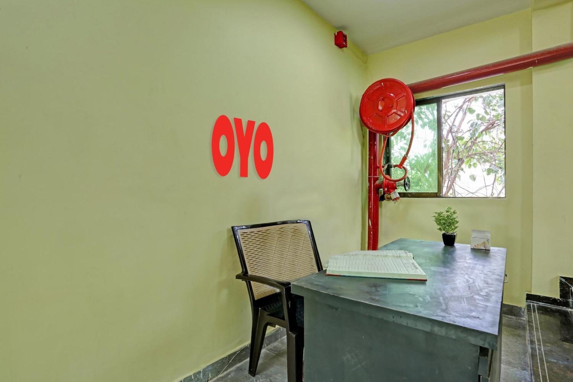 Hotel O Om Sai Residency Lodging And Boarding Taloje Budrukh Kültér fotó
