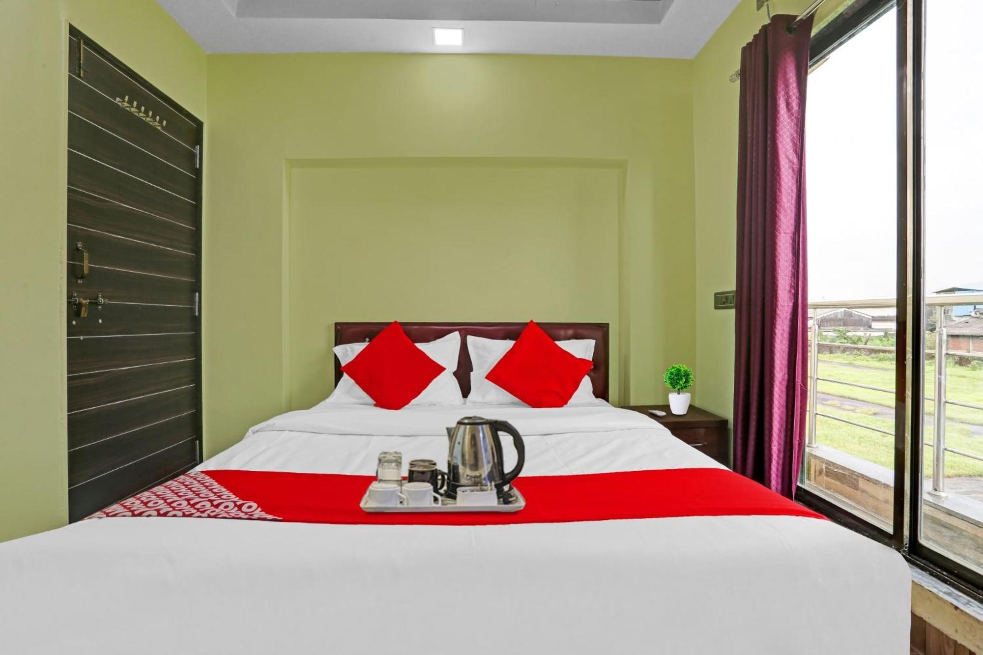 Hotel O Om Sai Residency Lodging And Boarding Taloje Budrukh Kültér fotó