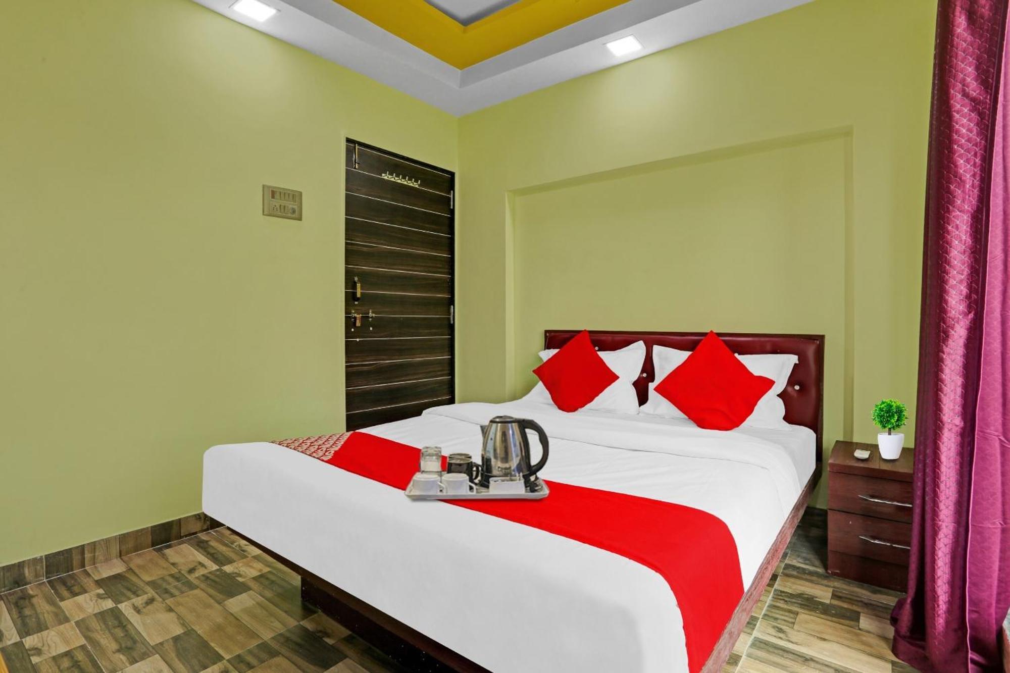 Hotel O Om Sai Residency Lodging And Boarding Taloje Budrukh Kültér fotó