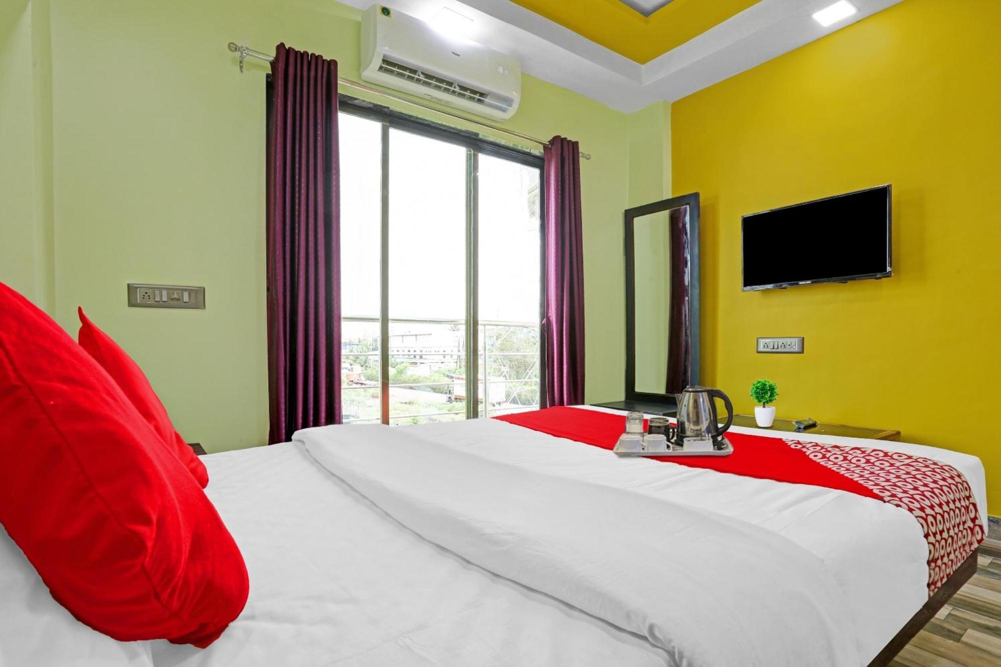 Hotel O Om Sai Residency Lodging And Boarding Taloje Budrukh Kültér fotó