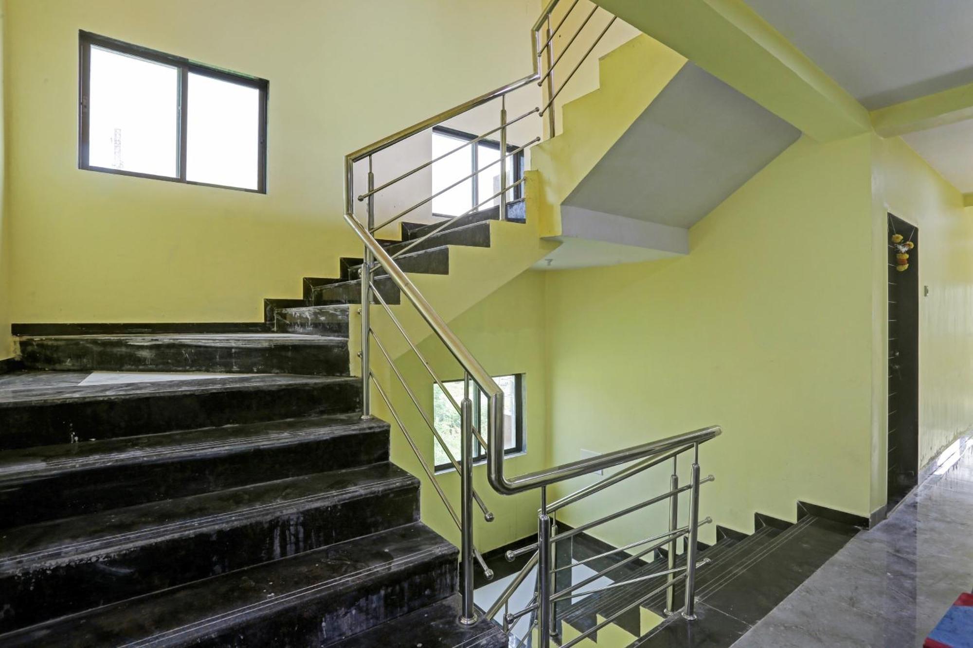 Hotel O Om Sai Residency Lodging And Boarding Taloje Budrukh Kültér fotó
