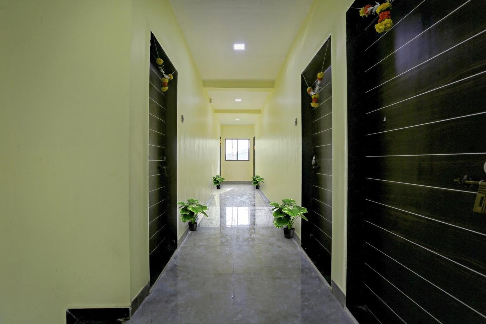 Hotel O Om Sai Residency Lodging And Boarding Taloje Budrukh Kültér fotó