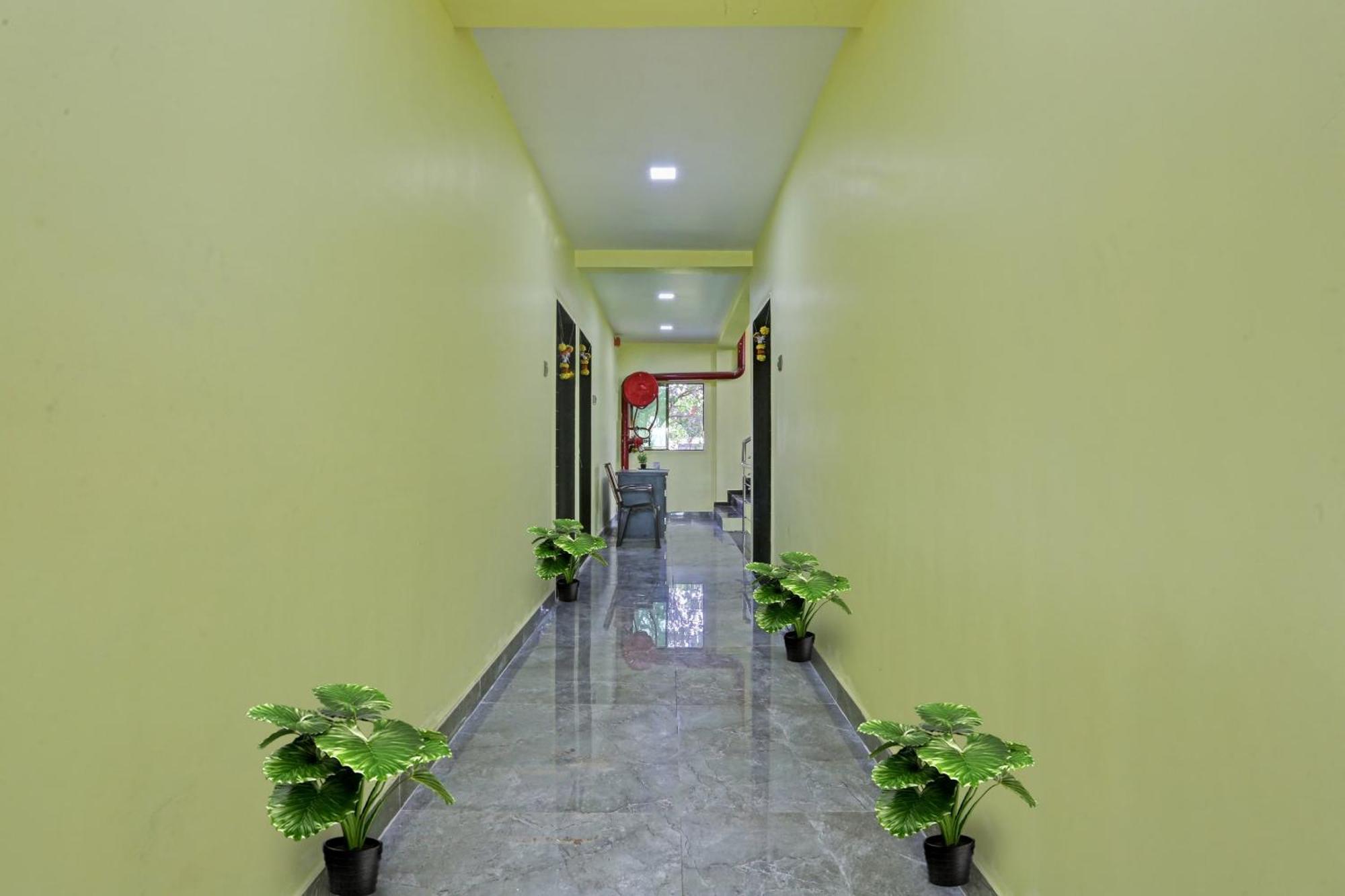 Hotel O Om Sai Residency Lodging And Boarding Taloje Budrukh Kültér fotó