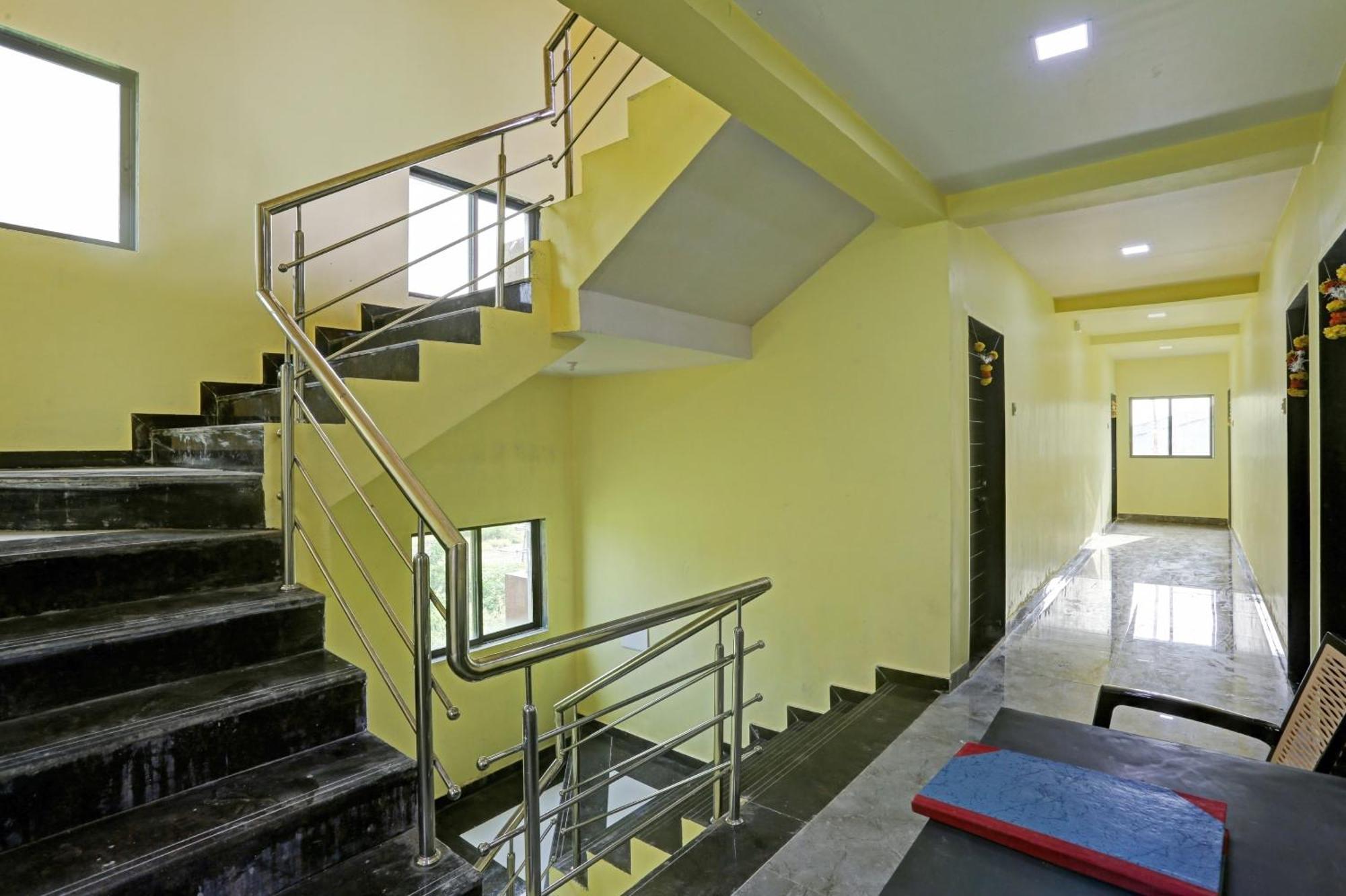 Hotel O Om Sai Residency Lodging And Boarding Taloje Budrukh Kültér fotó